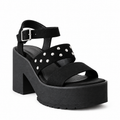 Sandalia Femenina Con Plataforma Con Tachas Y Hebilla